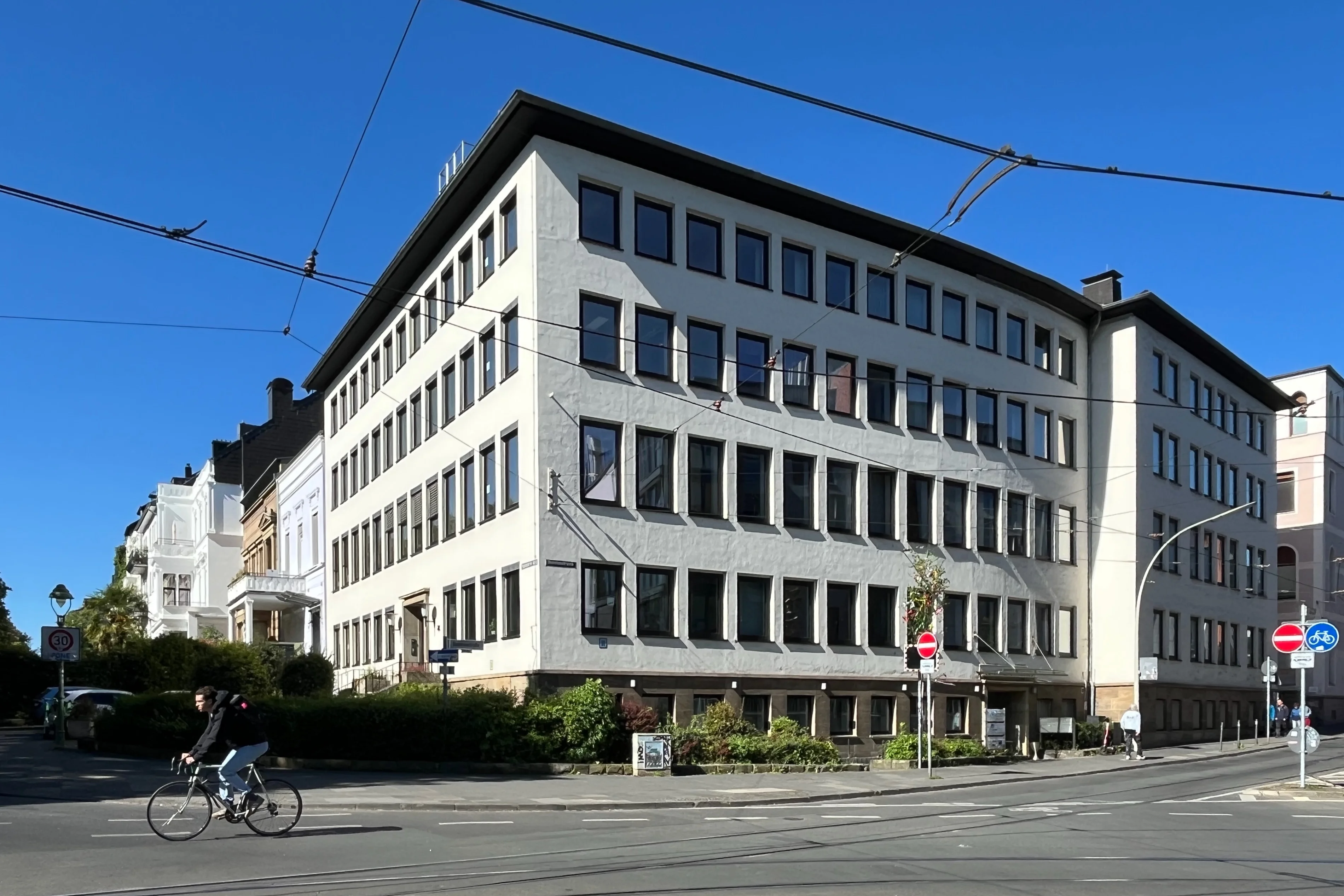 Ganzes Gebäude